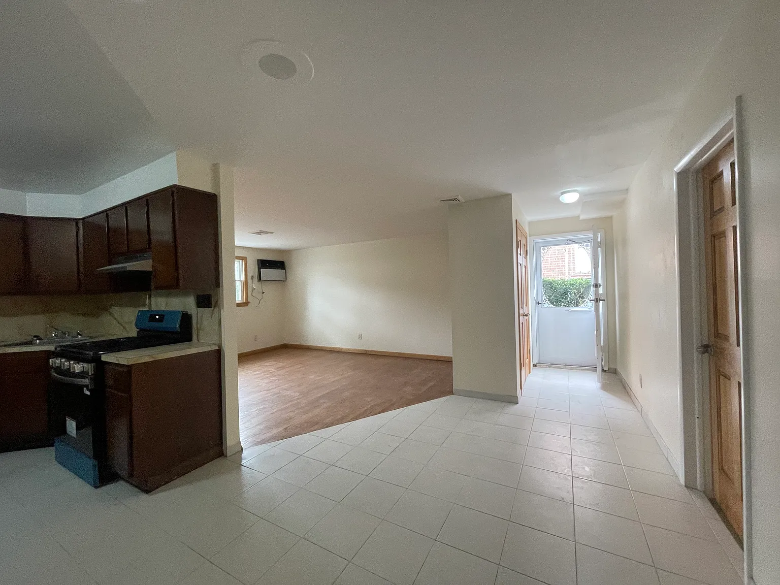 1 bed, 1100 sqft, $2,197 — Photo 3