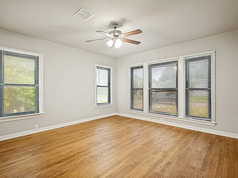 1835 Norfolk Ave — Photo 7