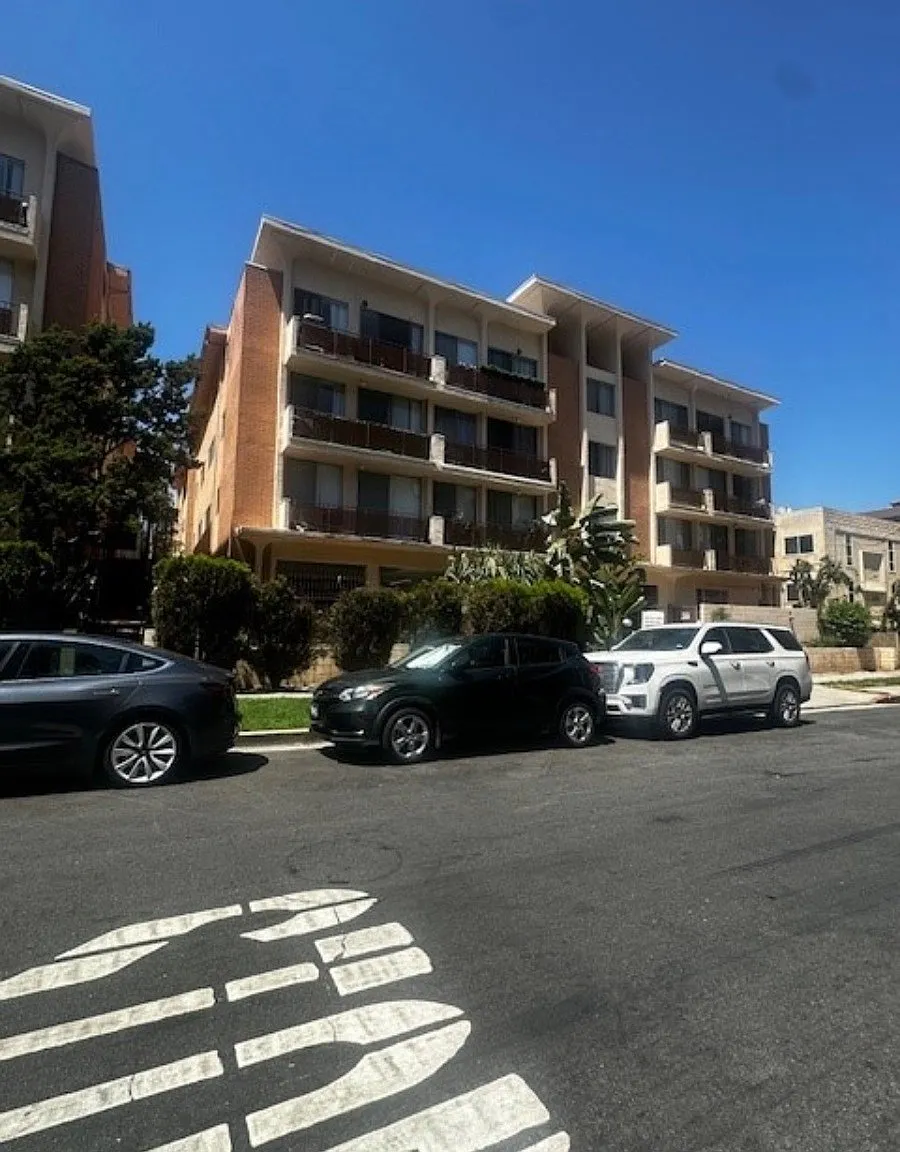 11677-11683 Goshen Ave. Los Angeles CA 90049 — Photo 2