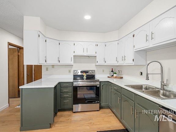 5th image of 122 N Washington St APT 2D