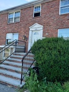 623 Cummins Hwy APT B, Hyde Park, MA, 02136