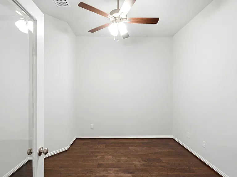 2106 Villa Flora Ln — Photo 16