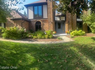 21653 Heatheridge Ln, Northville, MI