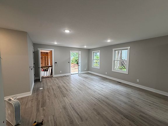 2nd image of 2245 Macarthur Rd