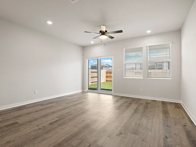 2415 Ekvall Dr — Photo 5
