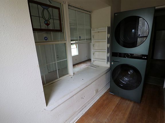 5th image of 2332 Simpson St