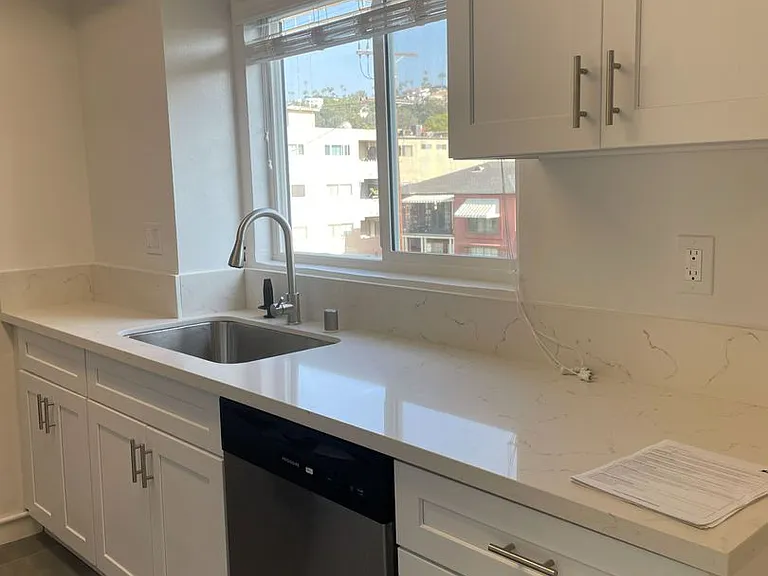 1815 N. Harvard Blvd — Photo 19
