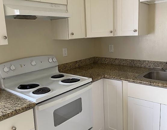 4th image of 21265 Hathaway Ave