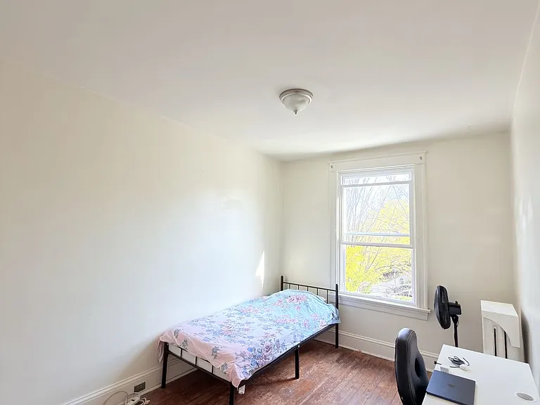 328 E 33rd St — Photo 1