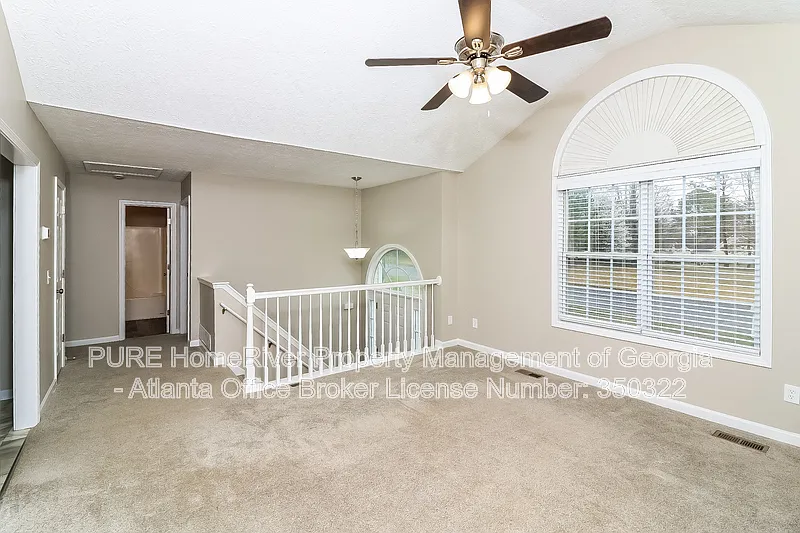 3 bed, 2.0 bath, 1302 sqft, $1,695 — Photo 3