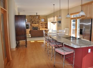 950 Maplecrest Dr, Minnetrista, MN 55364