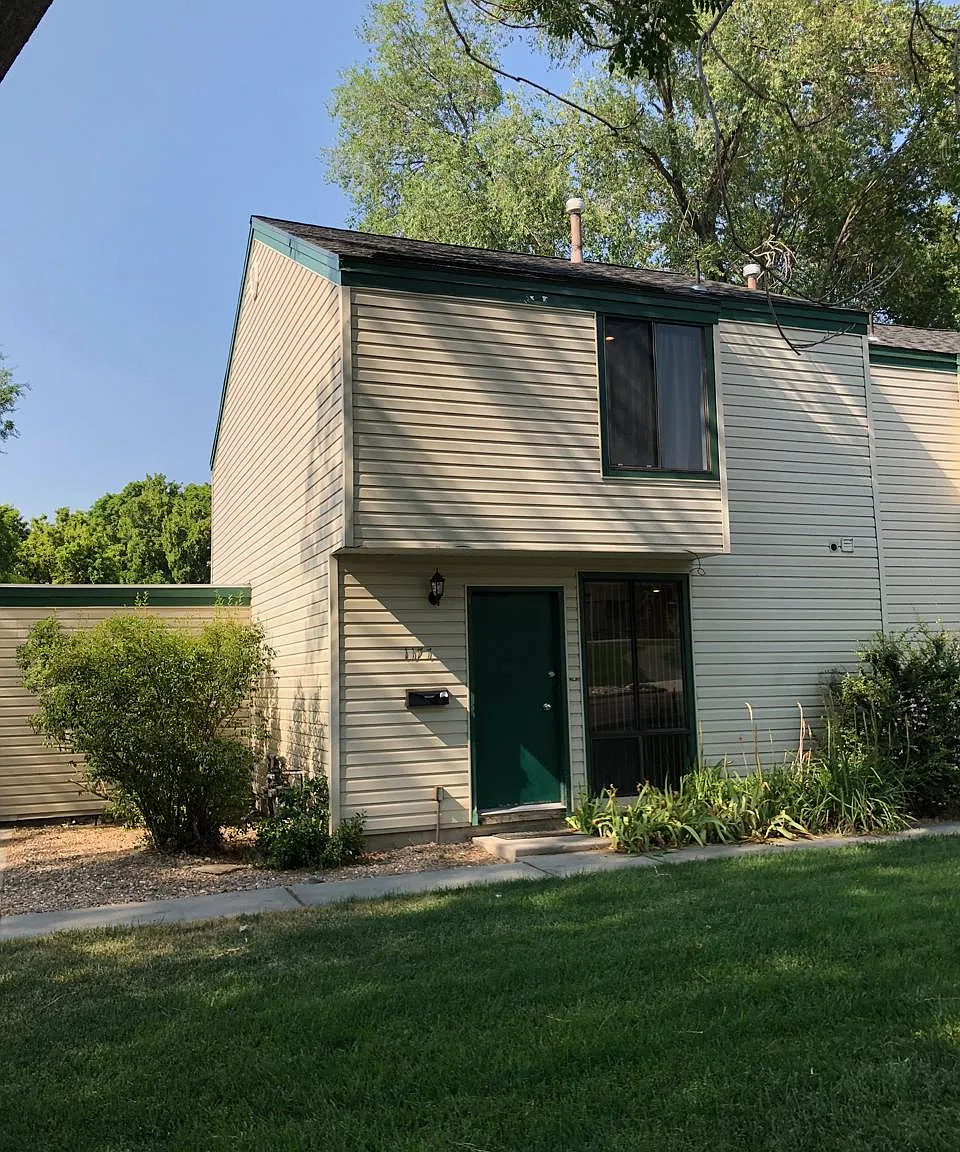 2 bed, 1.5 bath, 1300 sqft, $2,250 — Photo 1