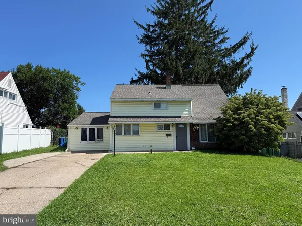 52 Robin Hill Ln, Levittown, PA 19055