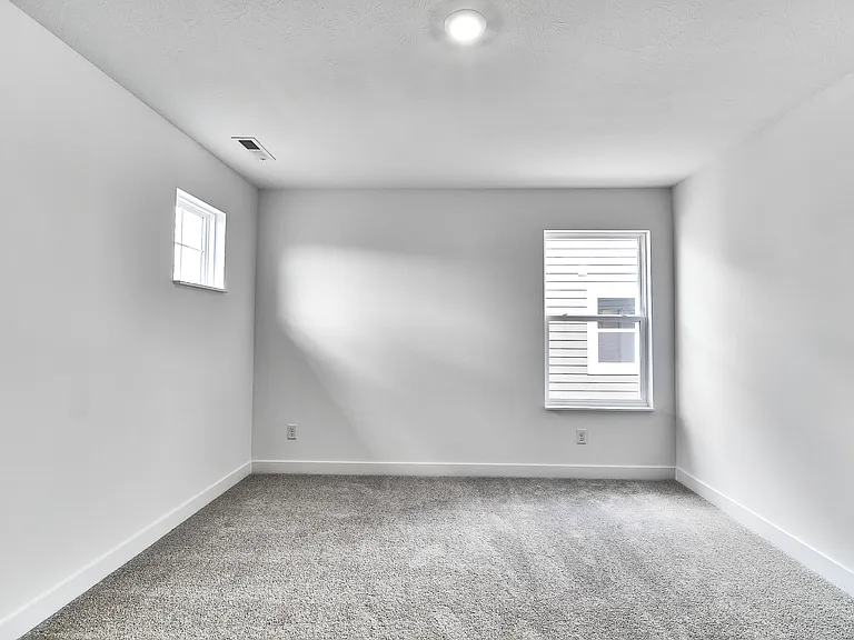 425 Eisenhower St — Photo 53