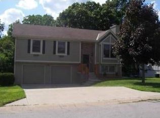 14710 Pine View Dr, Grandview, MO 64030