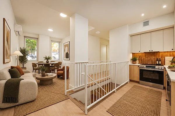 Living room, photo 2