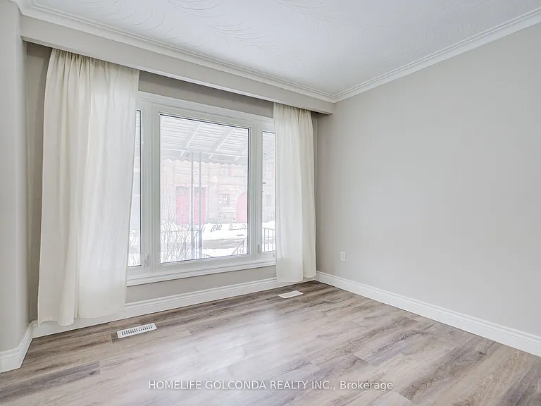 59 Wolseley St #UPPER — Photo 2