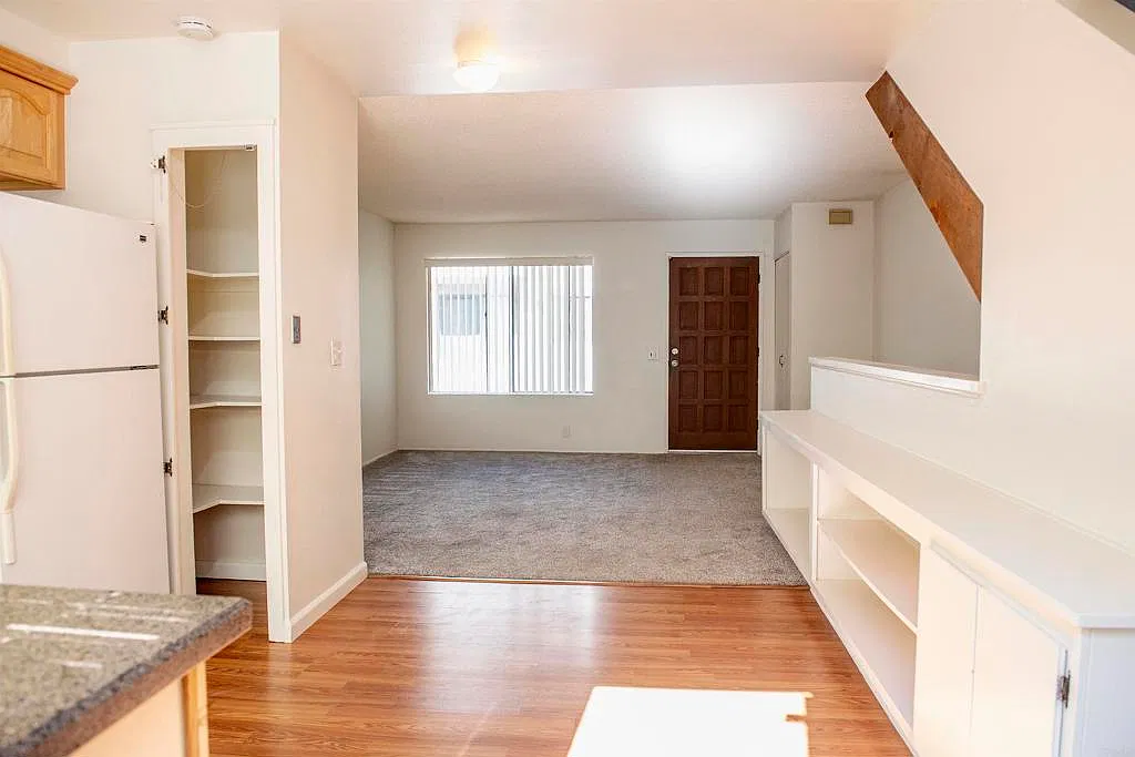 2 bed, 832 sqft, $3,400 — Photo 1