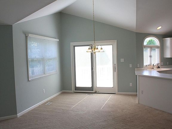 Kitchen / Family Room eating area