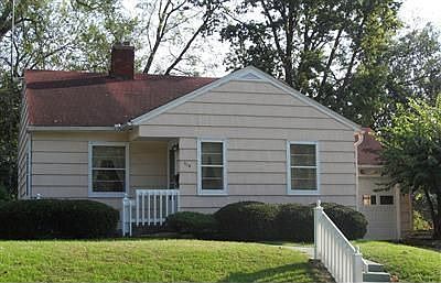 1st image of 710 B Ave E