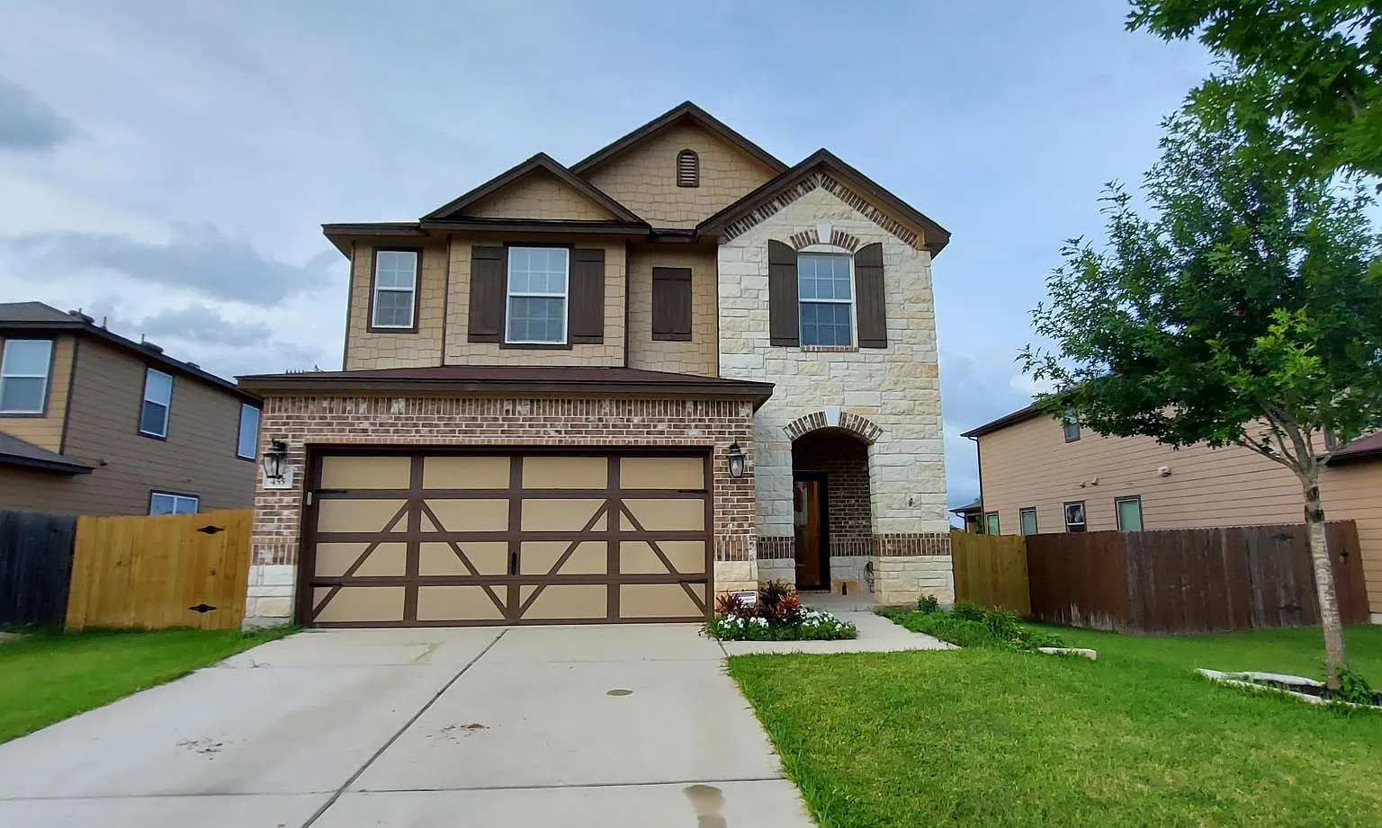 455 Gina Dr — Photo 1
