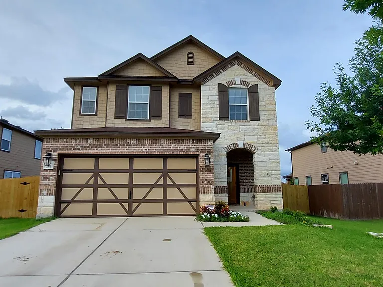 455 Gina Dr — Photo 1