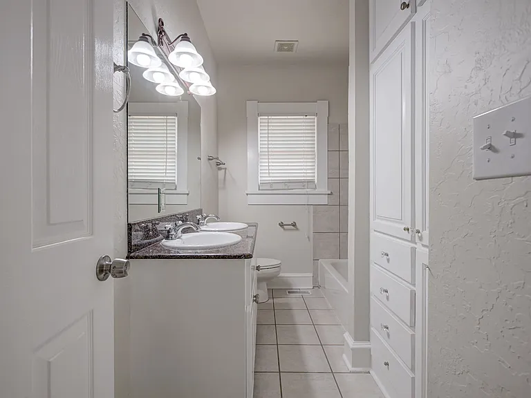1005 Classen Blvd — Photo 8