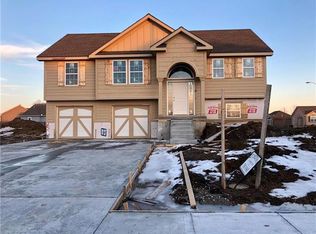 1101 E 14th St, Kearney, MO 64060