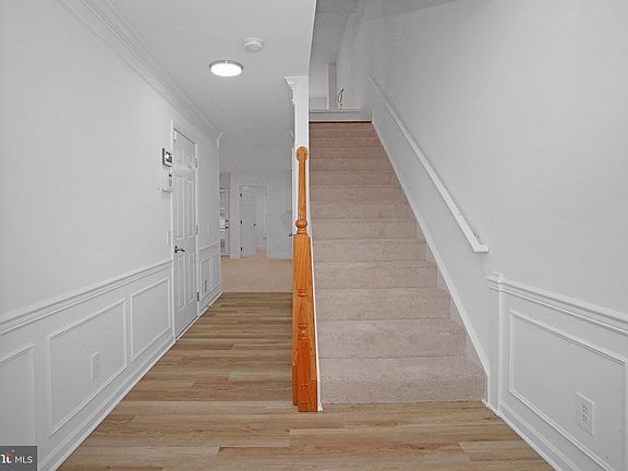 3rd image of 6315 Burgundy Leaf Ln
