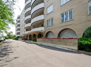 6400 N Cicero Ave APT 203, Lincolnwood, IL