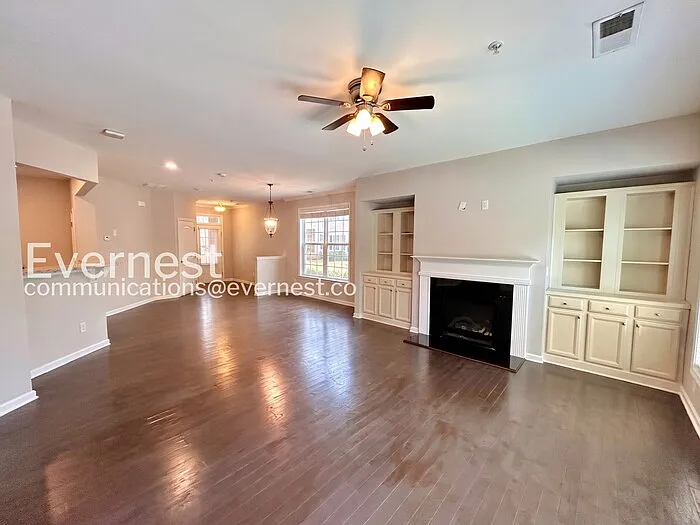 3 bed, 2.5 bath, 1980 sqft, $2,245 — Photo 3