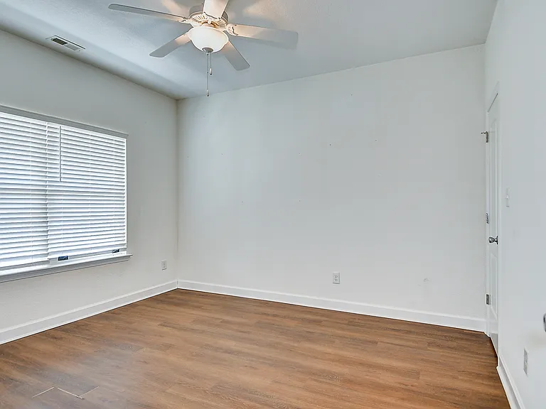 1500 Kingston Ave — Photo 24