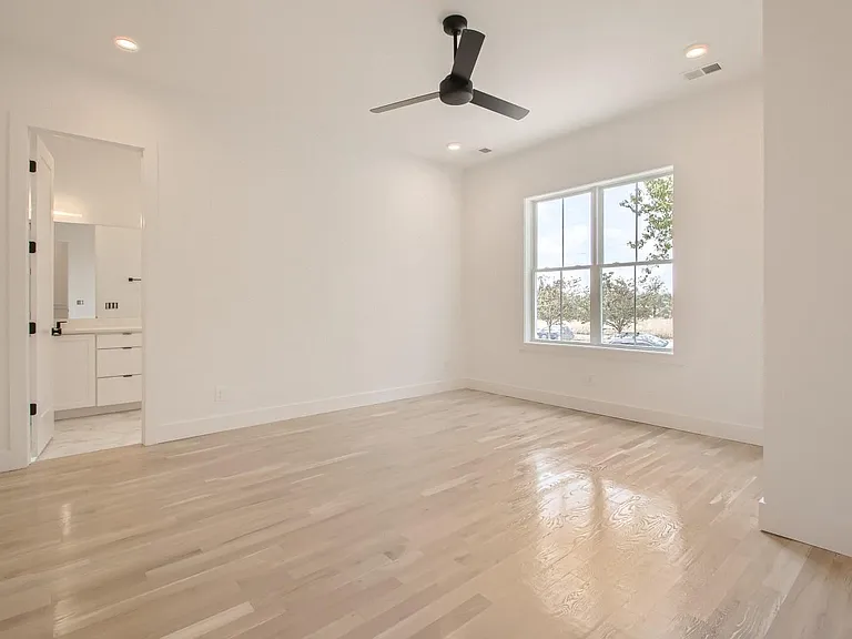 265 Riverside Dr #B — Photo 11
