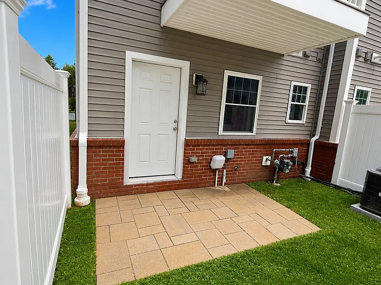 25 Naubuc Ave #5 — Photo 16