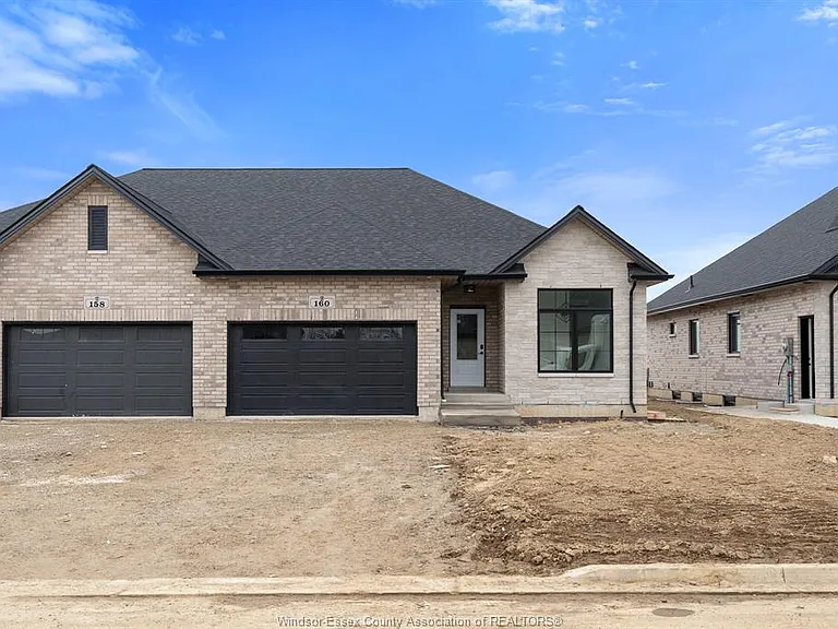 160 McLellan Ave #B — Photo 2