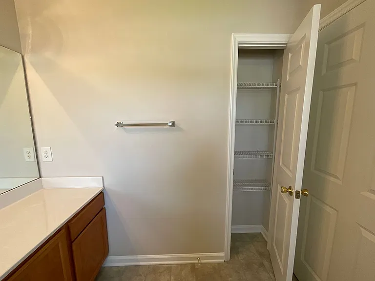 Meridian Park Apartments — Photo 180