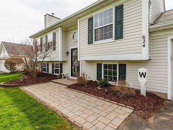 3rd image of 624 Bayberry Ln