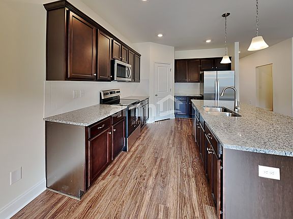 4th image of 1379 Ashlyn Ct