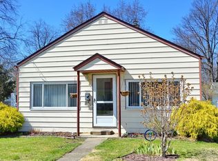 1040 Garden Rd, Willoughby, OH 44094