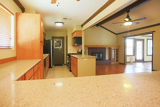 5th image of 209 Llano Dr