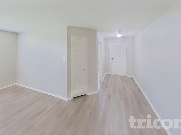 5th image of 400 Blue Sage Dr