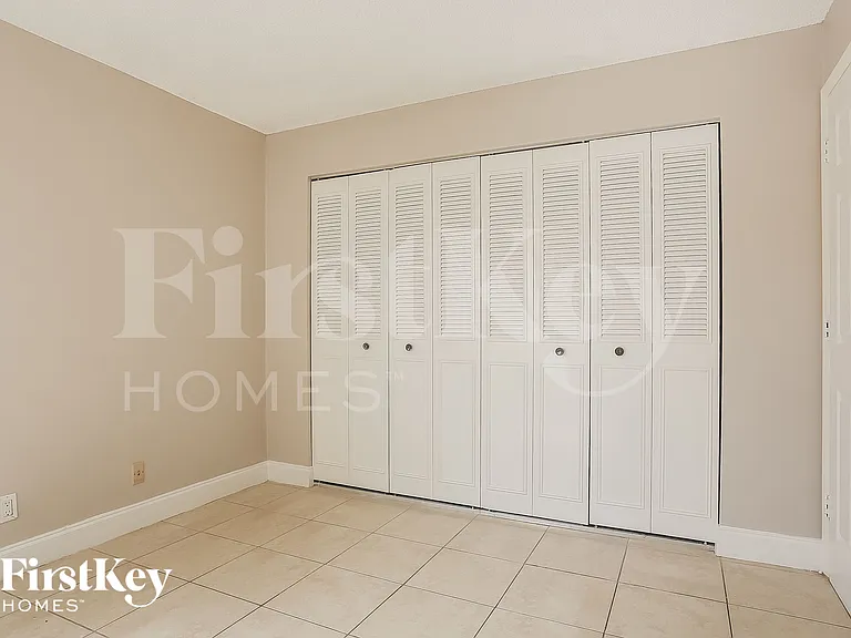1013 SW 49th Ave — Photo 12