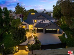 4050 Clarinda Dr, Tarzana, CA 91356