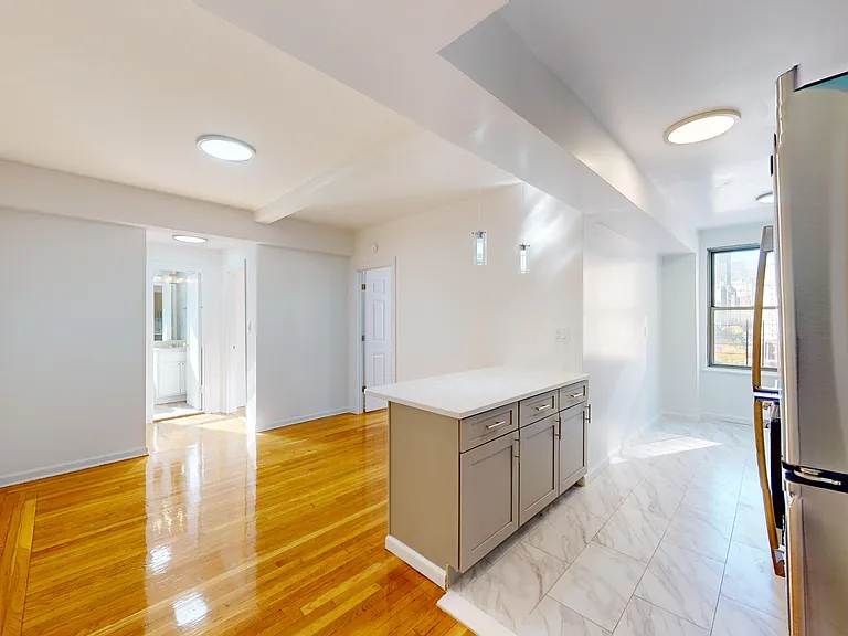 301 E 38th St #17E — Photo 5