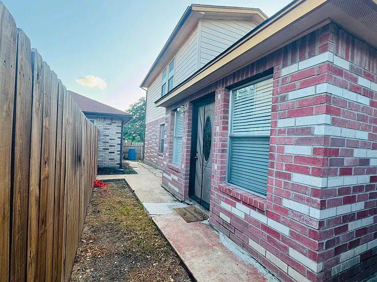5206 Pond Lake Dr #2 — Photo 2