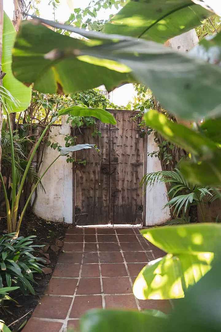 Venice Beachfront House w/ Garden & Outdoor Oasis — Photo 2
