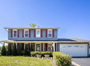 3666 Whispering Trails Dr, Hoffman Estates, IL 60192
