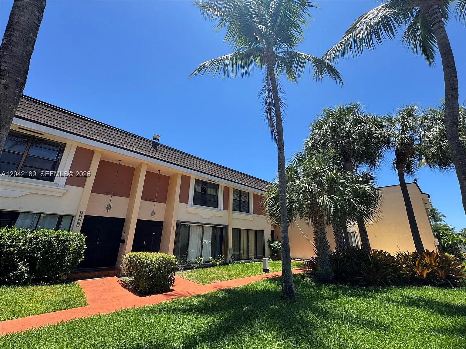 Leeward Point Condo — Photo 1