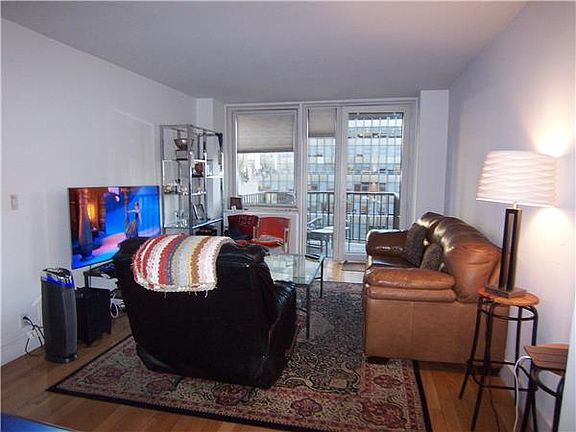 3rd image of 211 E 46th St #17C
