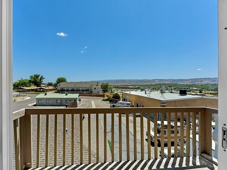1535 Poplar Dr #10 — Photo 1